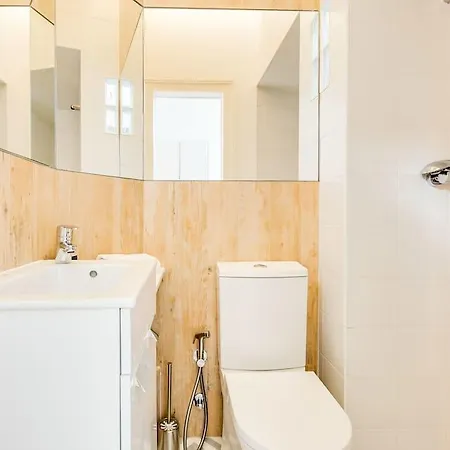 Beautiful 2bed2bath W Patio In The Heart Of * Lisboa