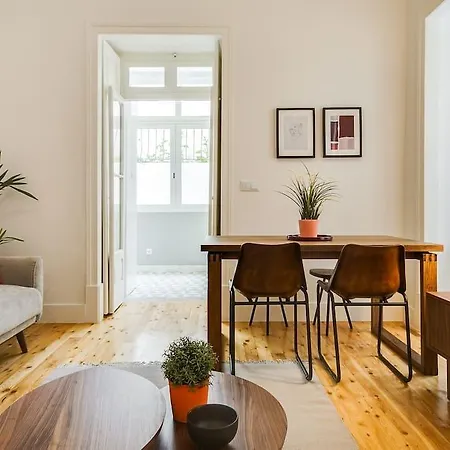 Beautiful 2bed2bath W Patio In The Heart Of * Lisboa