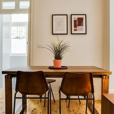 Beautiful 2bed2bath W Patio In The Heart Of * Lisbon