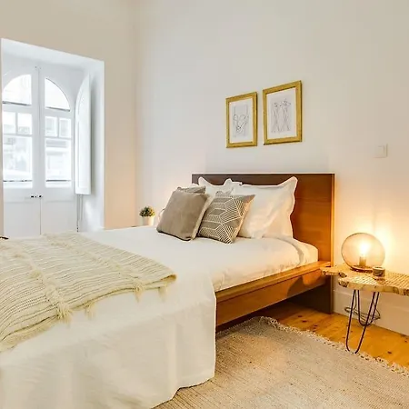 Beautiful 2bed2bath W Patio In The Heart Of * Lisbon