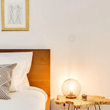 Beautiful 2bed2bath W Patio In The Heart Of * Lisbona