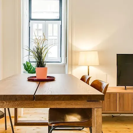 Beautiful 2bed2bath W Patio In The Heart Of *