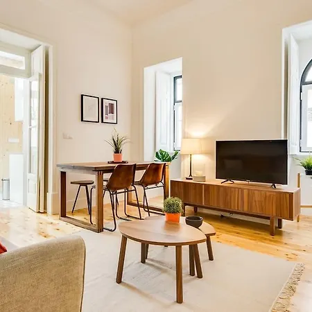 Beautiful 2bed2bath W Patio In The Heart Of